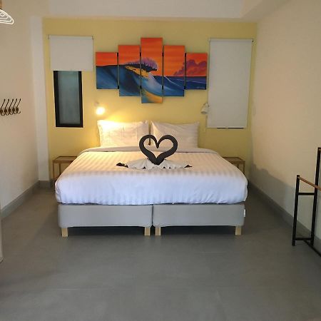 Baan Andaman Sea Surf Hotell Patong Exteriör bild