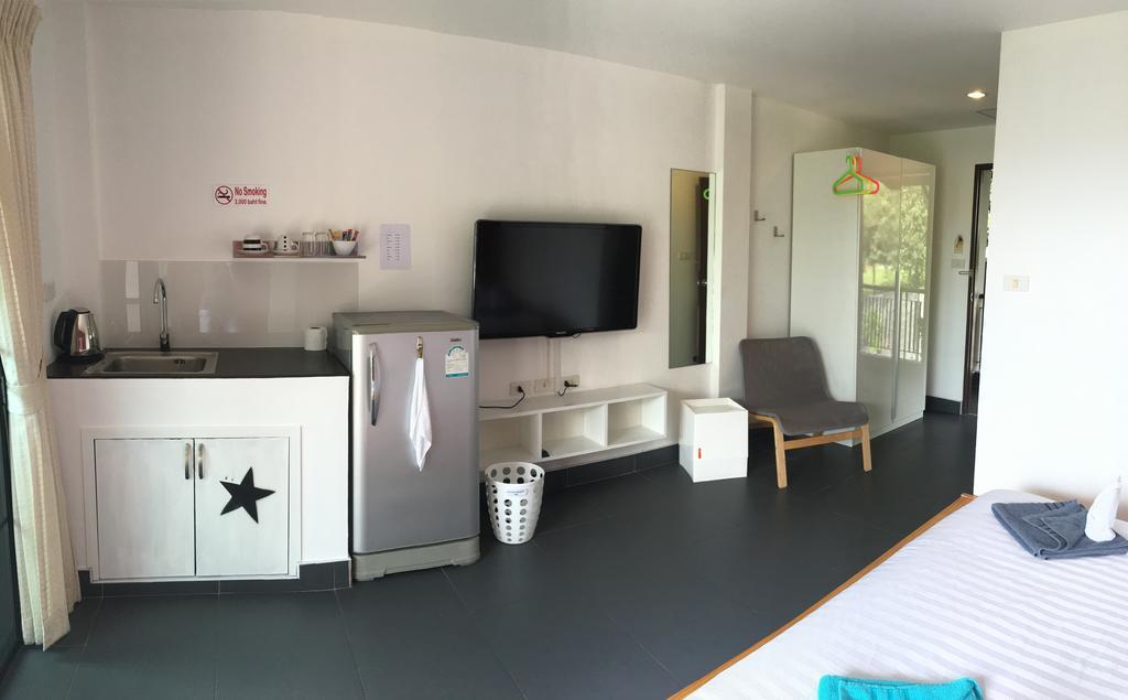 Baan Andaman Sea Surf Hotell Patong Exteriör bild